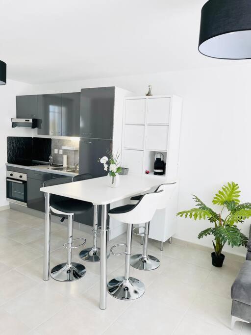 Maison 4 Personnes Avec Jacuzzi Marignane Eksteriør billede